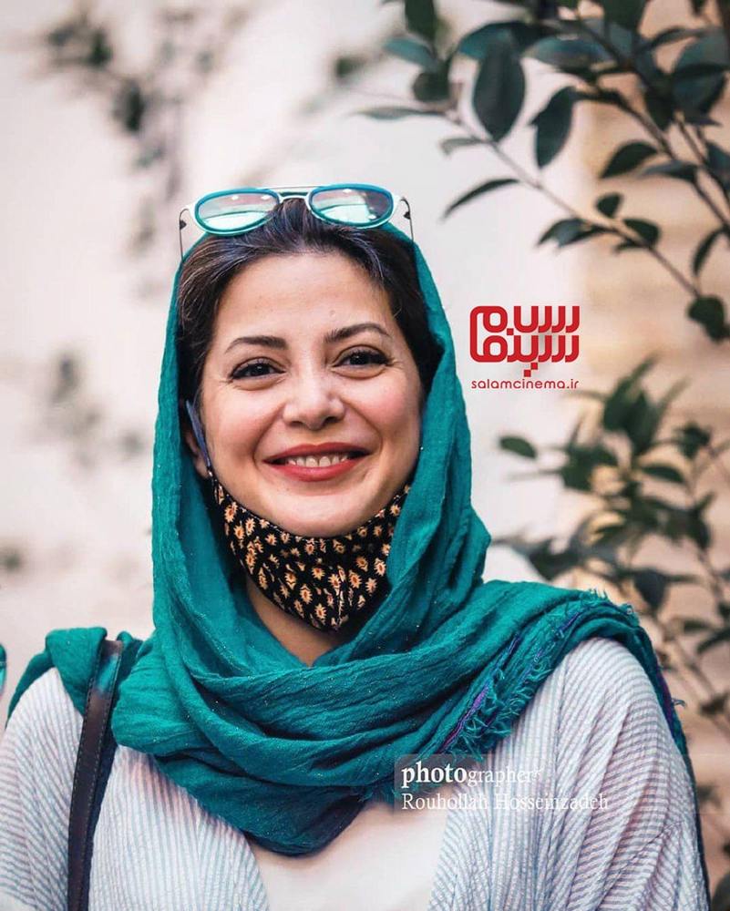 طناز طباطبایی در اکران مردمی فیلم سینمایی «شنای پروانه» در سینما آستارا